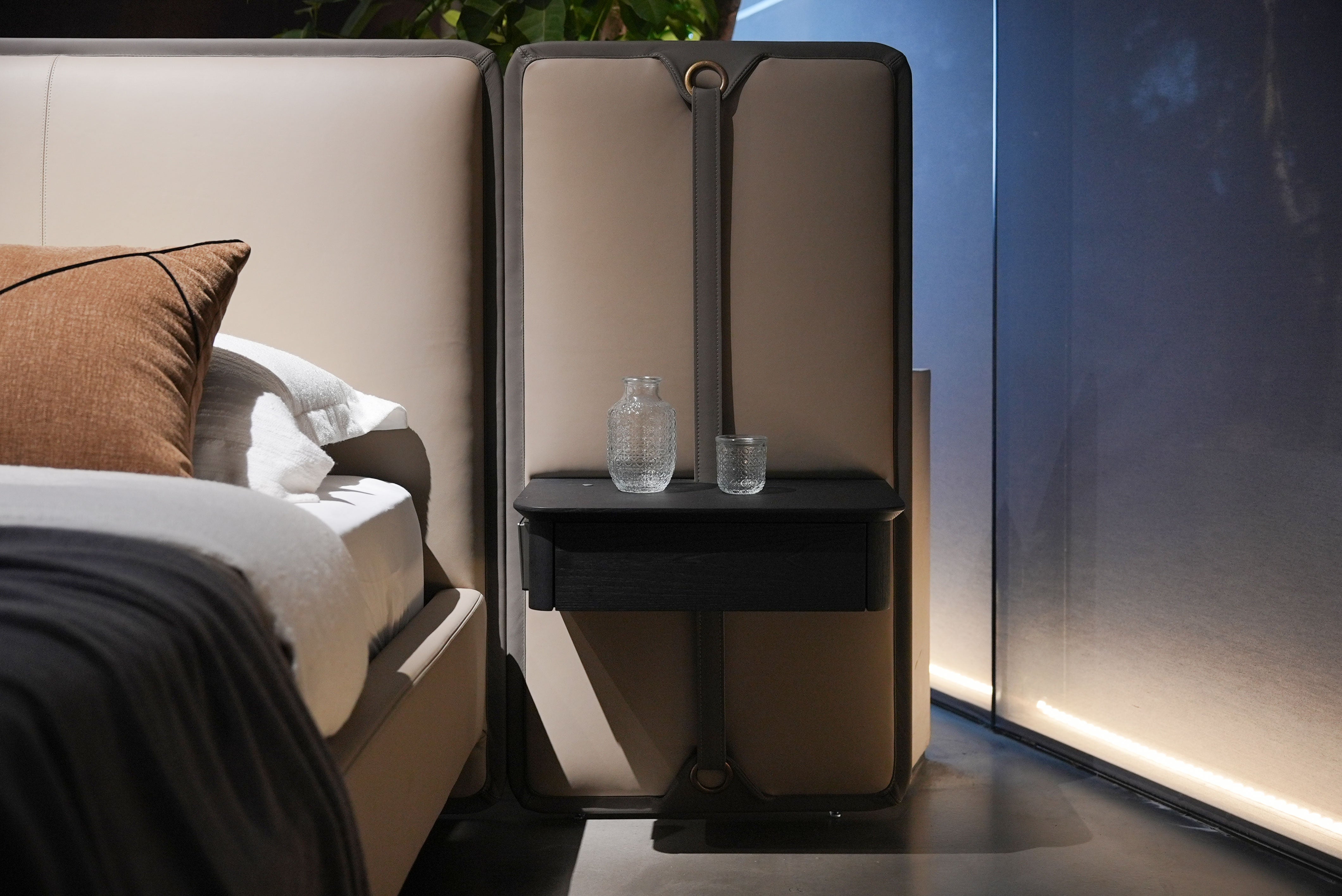 25. Bed