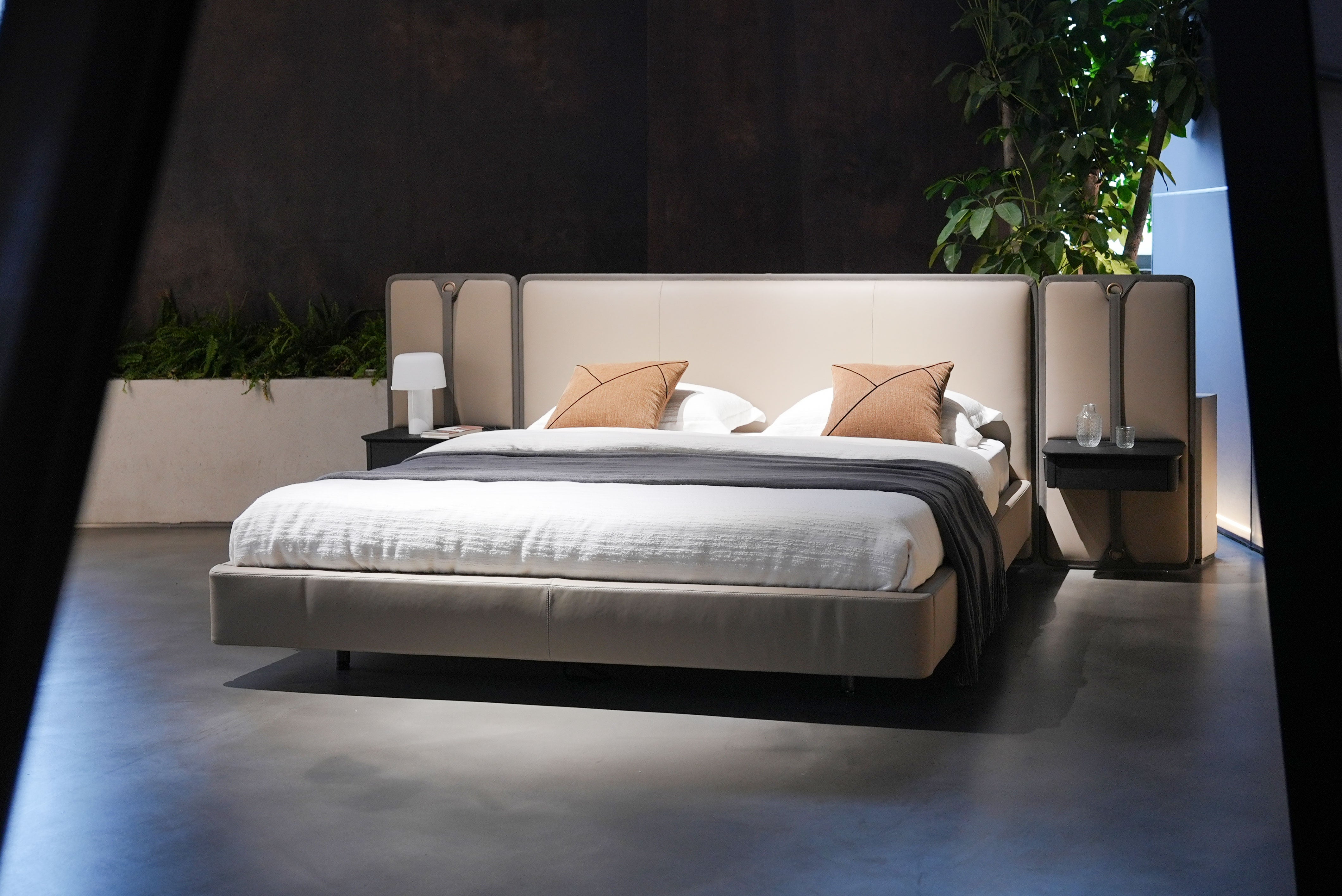 25. Bed