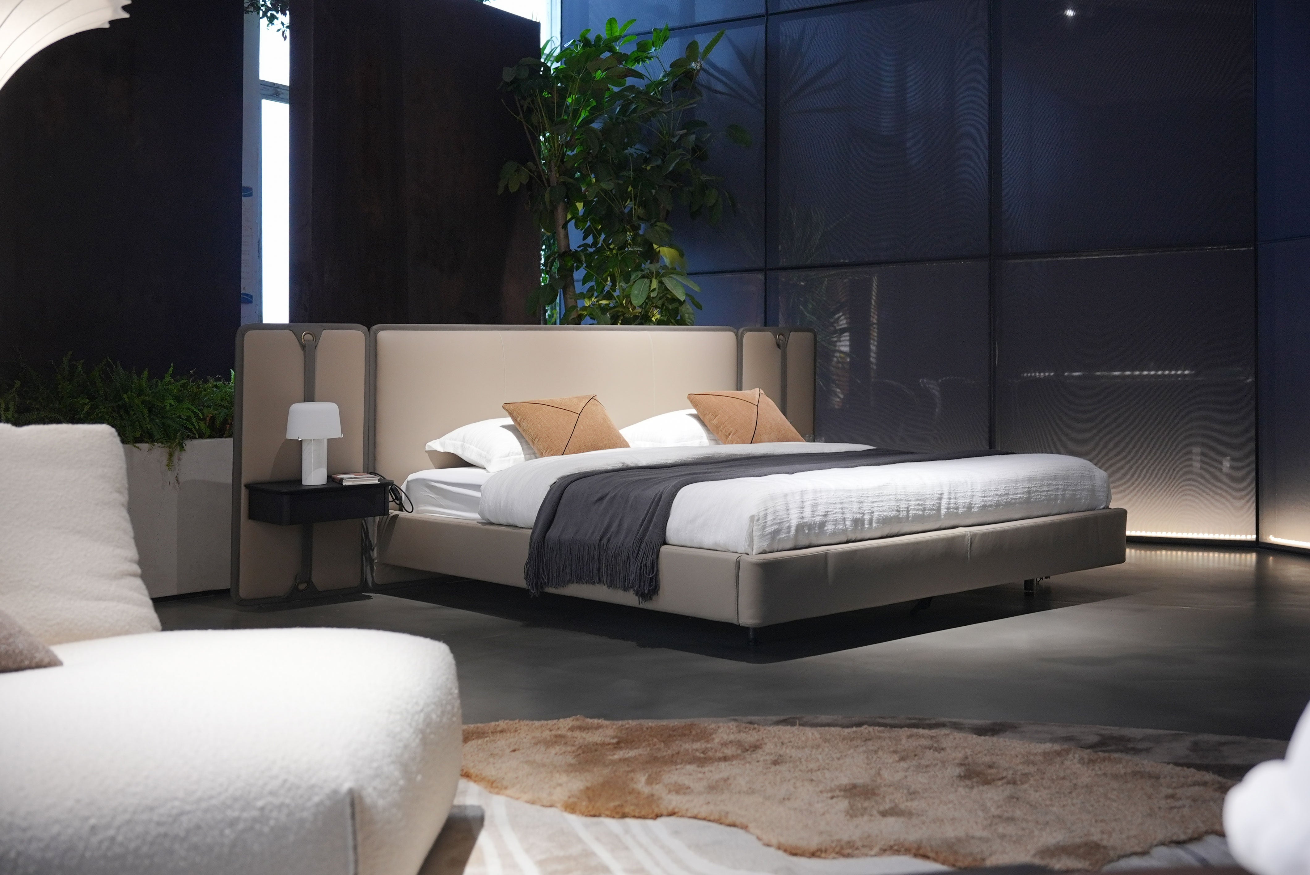 25. Bed