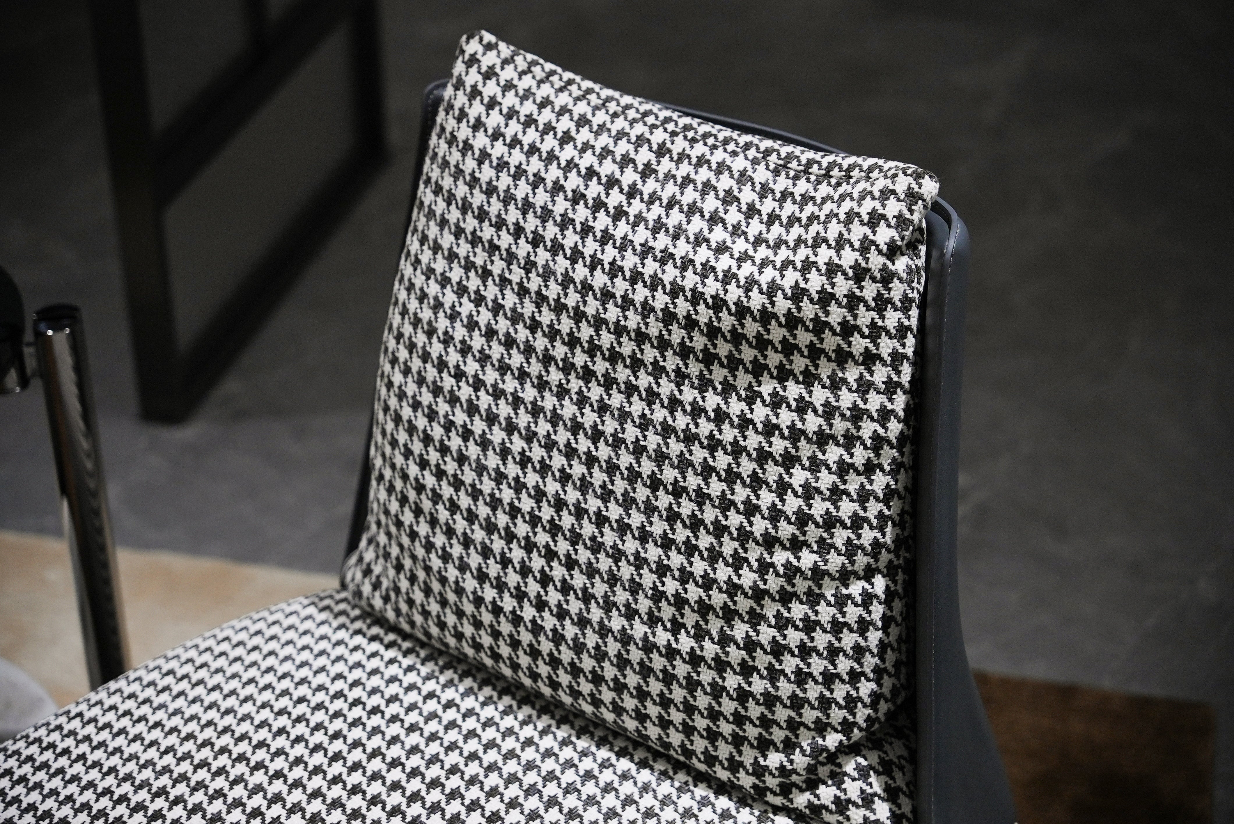 1. Leisure chair