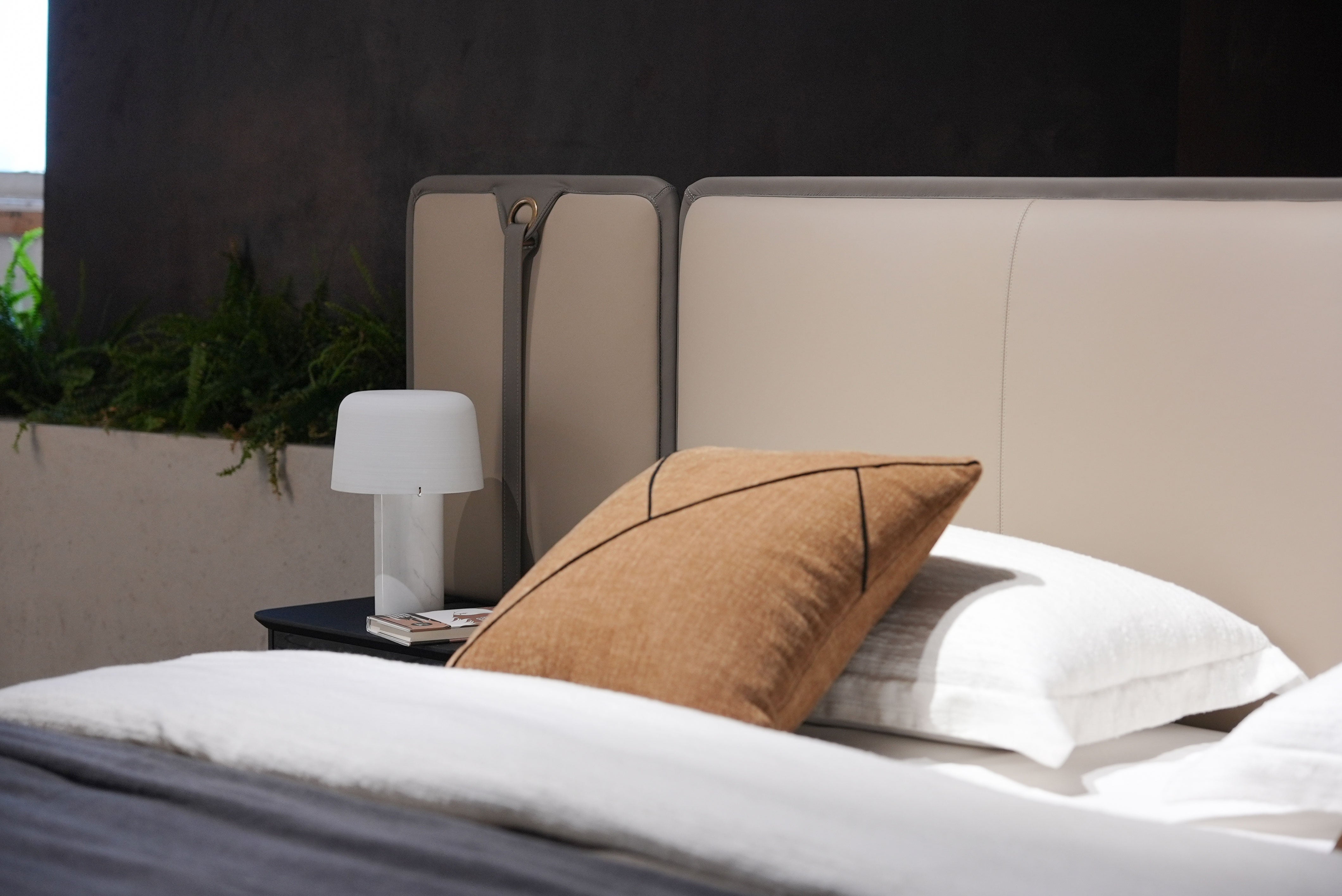 25. Bed