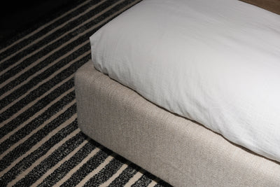 29. Bed
